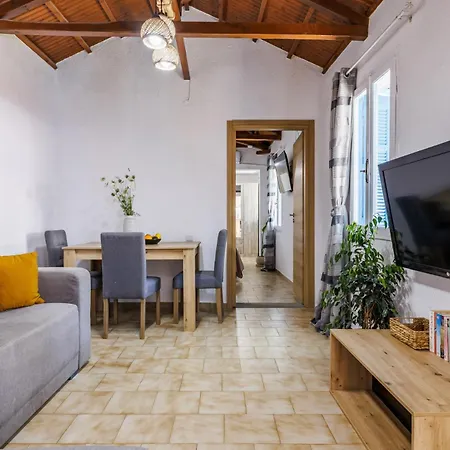 Riginos Garden House