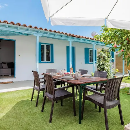 Riginos Garden House *